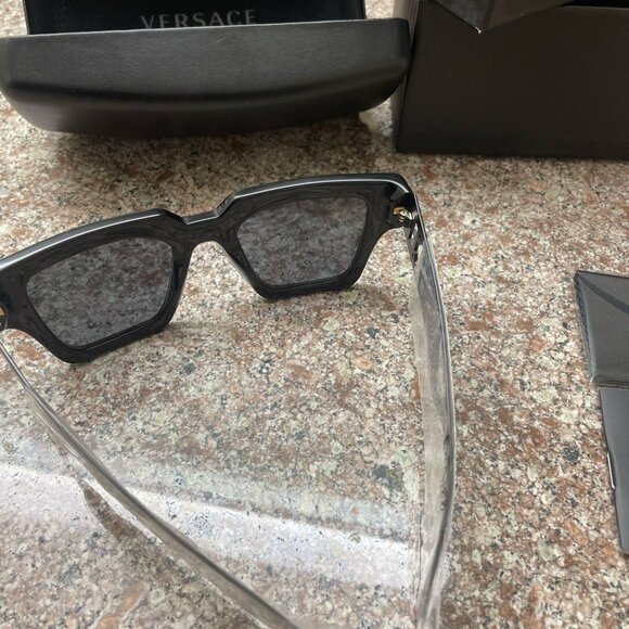 (UNISEX) VERSACE SUNGLASSES WITH SIDE LOGO - Picture 8 of 12